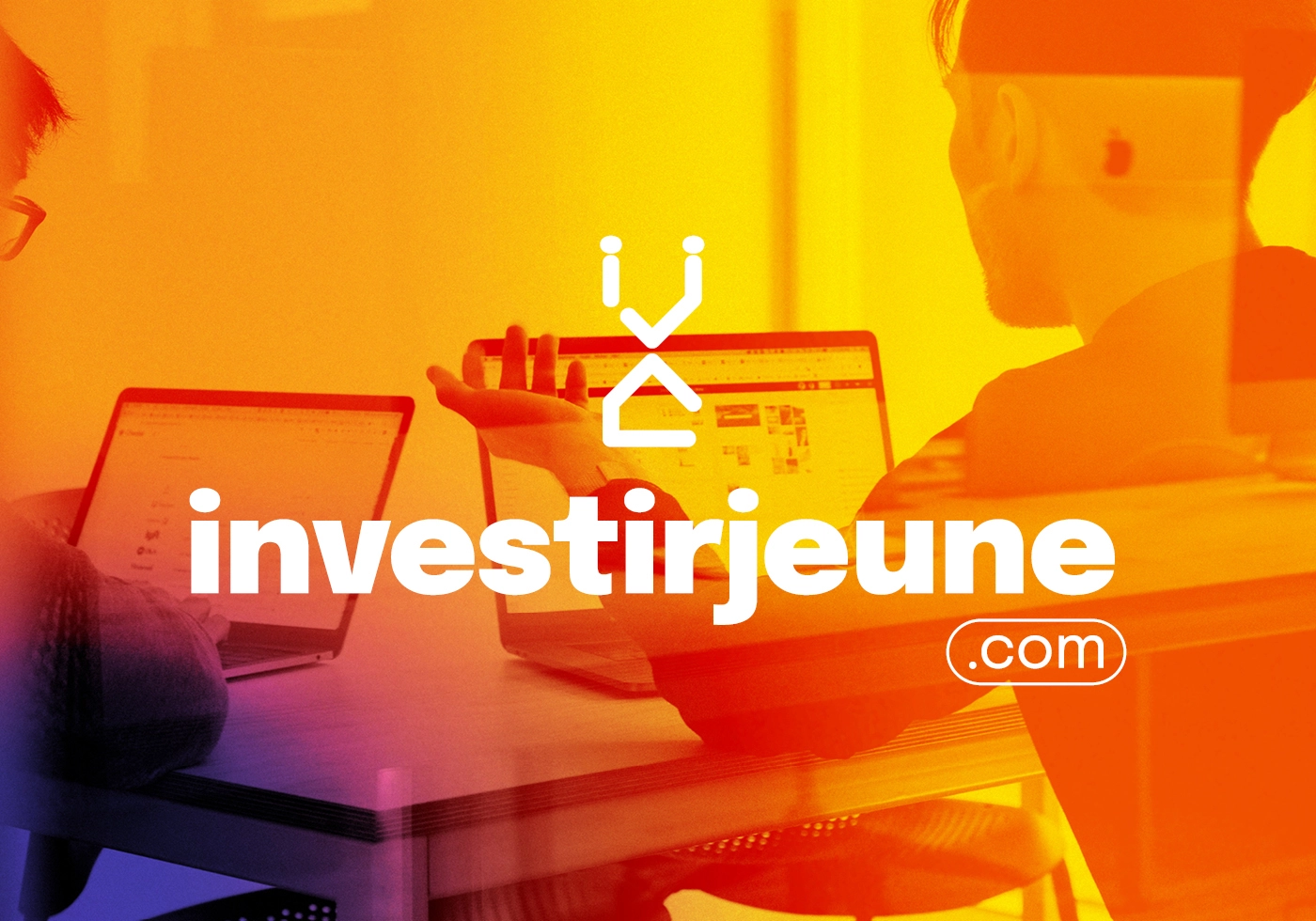 Logo Investirjeune.com – identité graphique pour plateforme fintech jeune avec pictogramme maison et typographie bold sur fond dégradé orange-violet